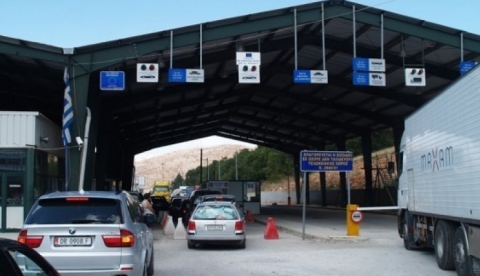 U njoftua hapja e kufijve per te gjitha kategorite: Kapshtica ende e mbyllur